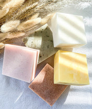 Load image into Gallery viewer, Modern Makers Provisions - Winterberry + Evergreen