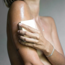 Load image into Gallery viewer, Palo Santo & Oud - Petite Shea Butter Guest Soap