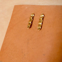 Load image into Gallery viewer, Tilly Doro - Wave stud
