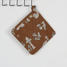Load image into Gallery viewer, Raine &amp; Humble - Pot Holder / Trivets - Mushroom - Rust
