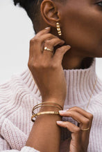 Load image into Gallery viewer, Tilly Doro - Wave stud
