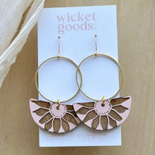 Load image into Gallery viewer, Wicket Goods - Canyon Blooms | Rose Quartz
