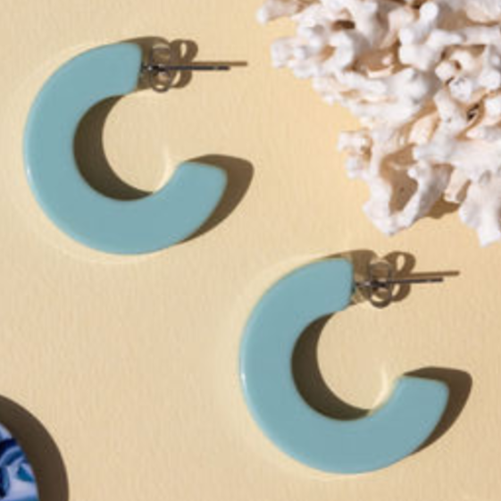 NAT + NOOR - Medium Thick Ray Hoops In Turquoise